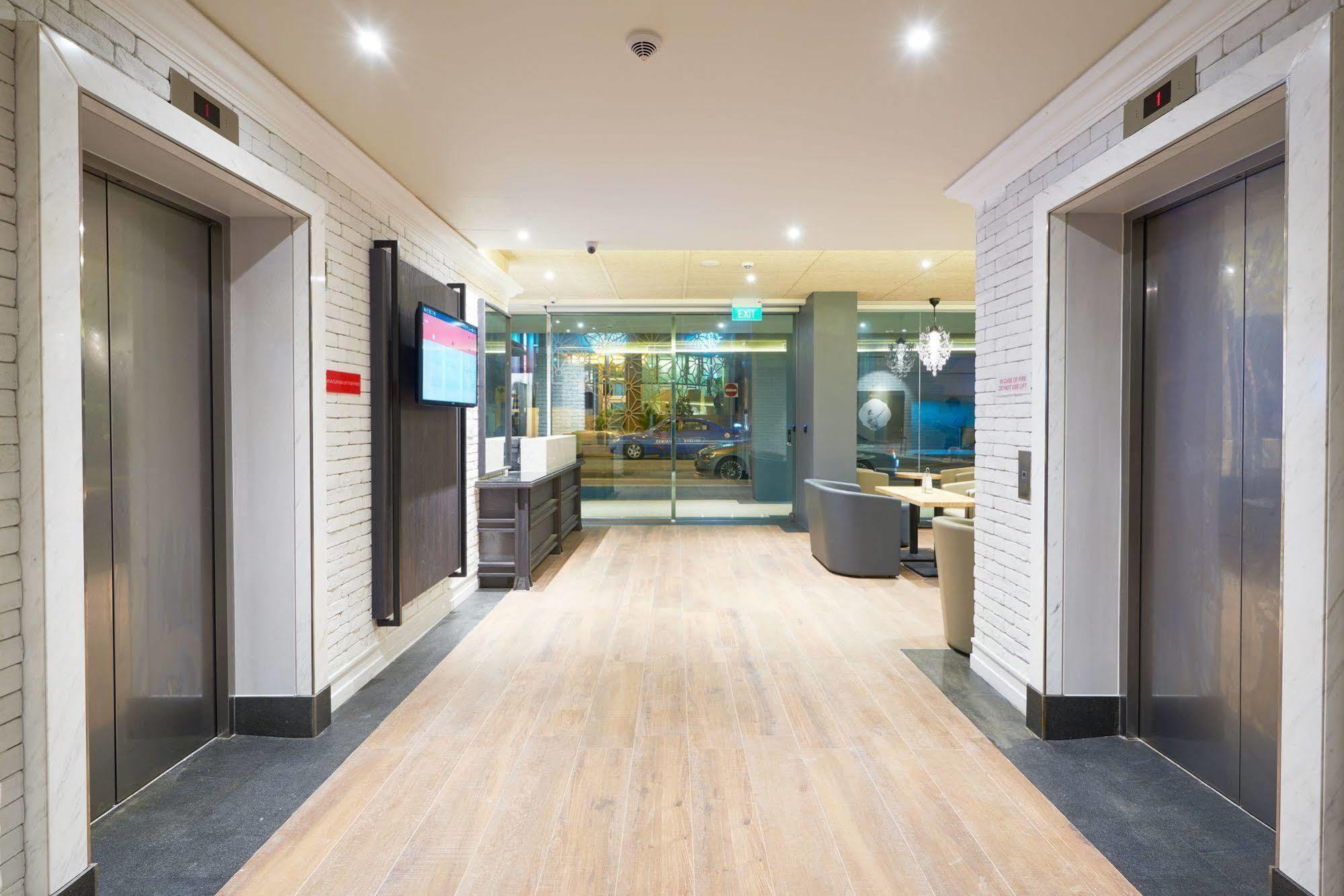 Hotel Bencoolen At Hong Kong Street Singapore Exterior photo